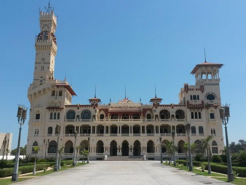 Несколько красивых бывших резиденций монархов дворец, Замок, замок, династии, Дворец, который, короля, построен, полностью, Луары, стиле, находится, строительства, дворца, король, всего, Пелеш, время, резиденция, замков