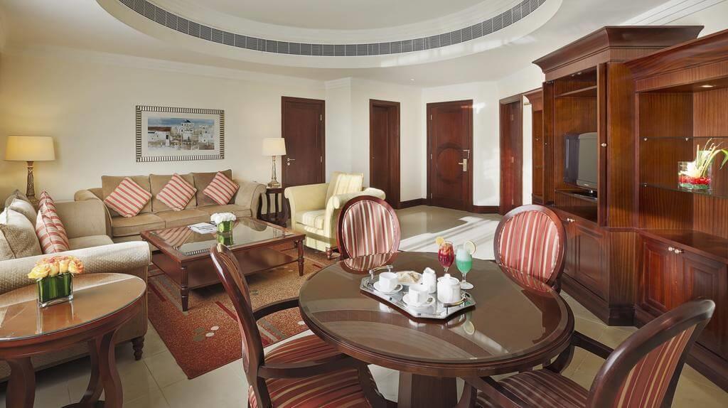 La suites dubai. Pearl Executive Hotel and Apartment 4* (Дубай-Дейра). Вип Перл отель. Pearl Swiss Hotel 4 Dubai. Отель ту Сизонс Дубай.