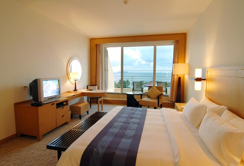 Holiday inn suites sanya. Days Hotel.