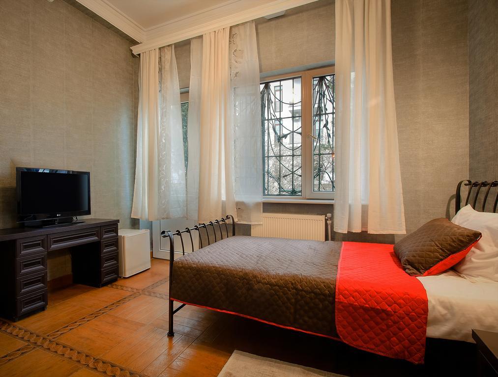 Tbilisi house. Imperial House Тбилиси. Джикиа Хаус Тбилиси. Hotel 21 Тбилиси. Uzu House Тбилиси.