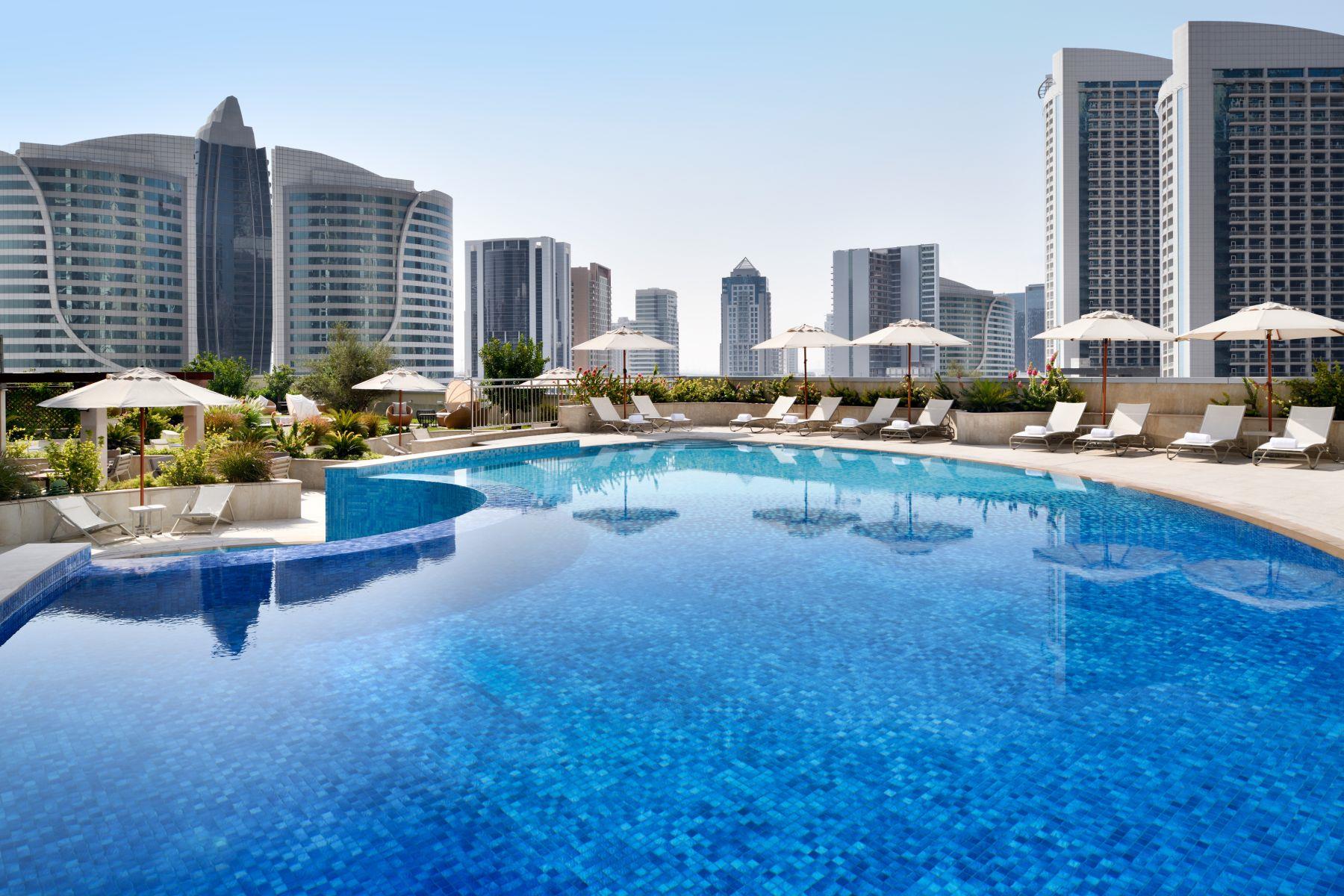 Downtown dubai. Даунтаун Дубай. Movenpick Dubai Hotel & Apartments. Даунтаун Дубай отель. Эмираты Movenpick эмираты.