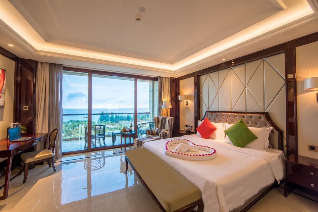 Tangla Hotel Sanya 5 Китай Хайнань. Парк Лухуэйтоу Санья. International Asia Pacific Convention Center Sanya 5*. Sanya Bihai Jinsha Hotel 3*.