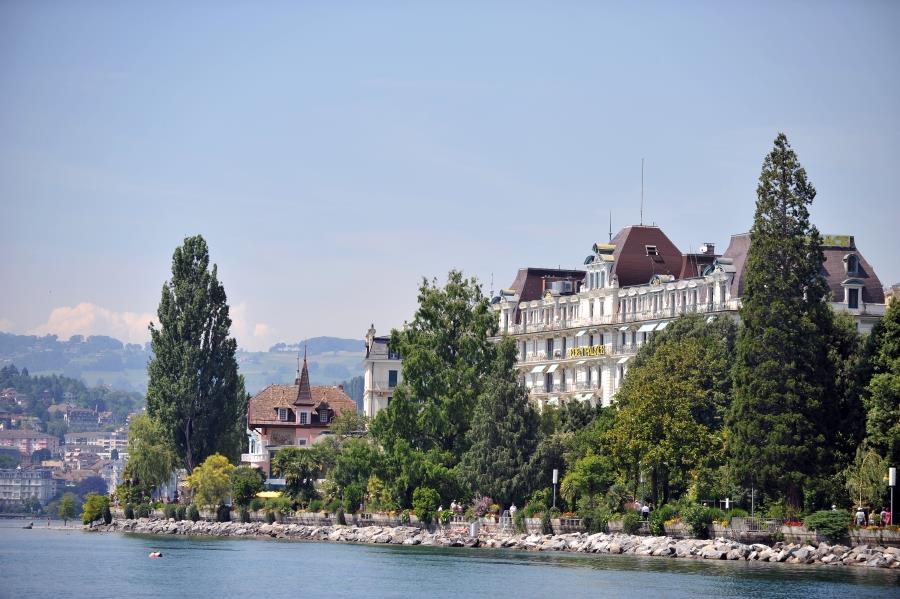 Lac 4. Монтрё Швейцария. Монтрё Палас Швейцария. Озеро Монтре Швейцария. Женевское озеро Монтре.