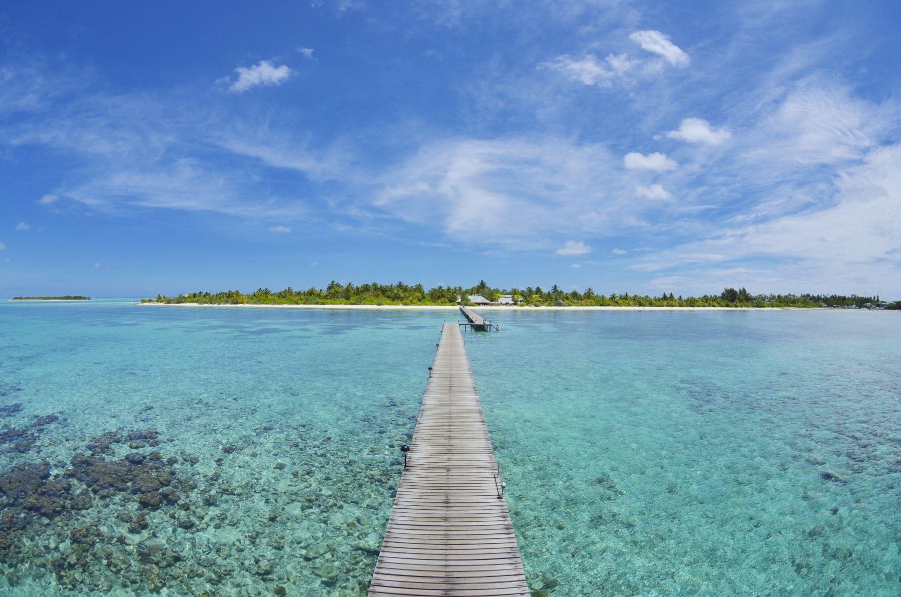 Погода мальдивы вода. Фан Айленд Мальдивы. Остров Мале Мальдивы. Мале пляж. Fun Island Resort Maldives.