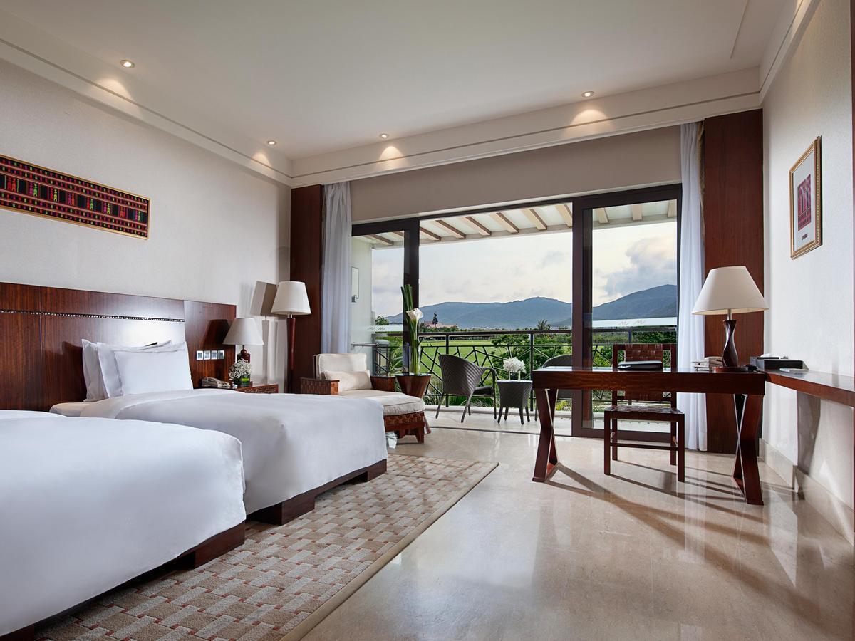 Aegean suites sanya yalong bay. Sheraton Sanya Resort 5*. Grand Metro Park 5* Хайнань, Ялунвань. Sheraton Sanya Yalong Bay Resort. Grand Metropark Resort Yalong Bay 5.