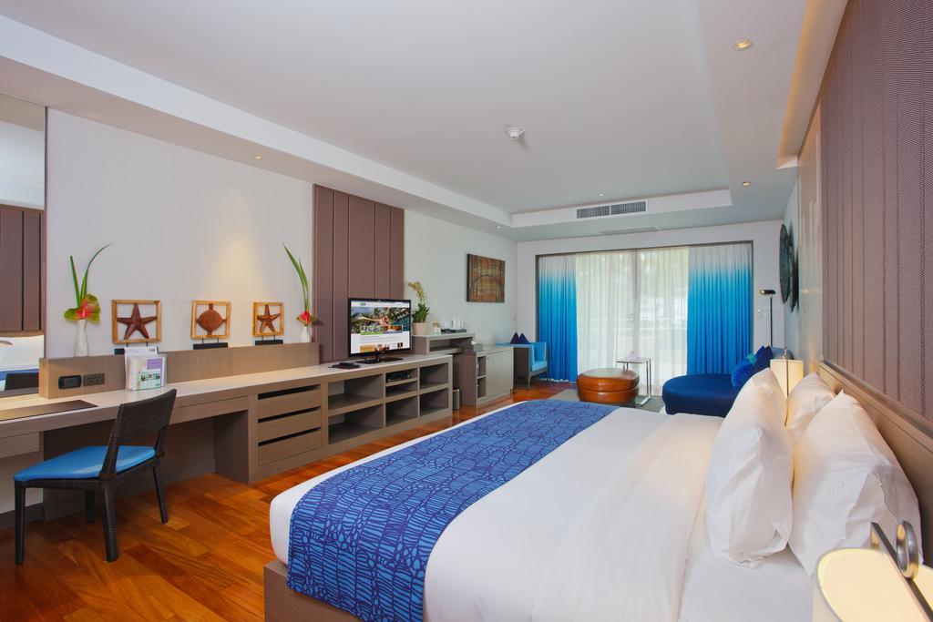 Holiday inn resort phuket. Пхукет отель Holiday Inn Resort Phuket. Пхукет Холидей ИНН Патонг. Патонг Бич Пхукет Холидей ИНН.