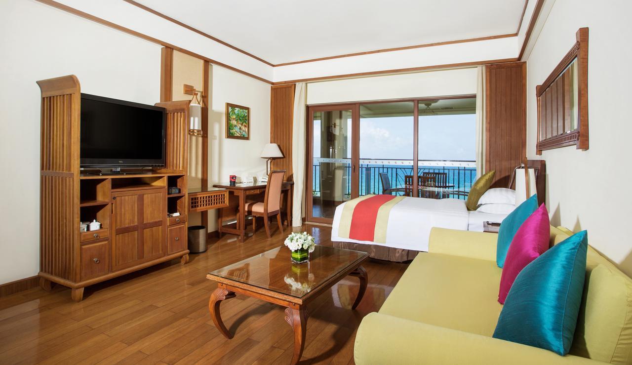 Horizon resort spa yalong bay. Резорт Горизонт Хайнань. Палм Бич Резорт Санья отель. Отель 4 звезды "Horizon Resort & Spa". Санья 2023