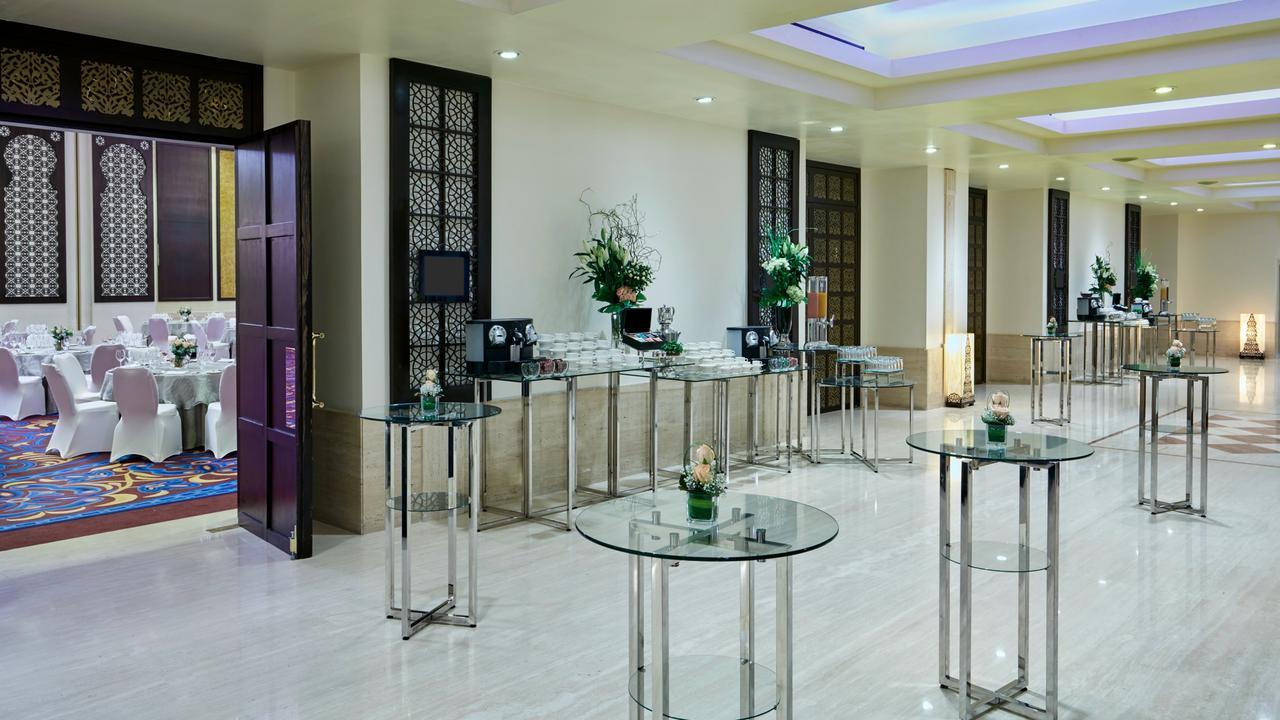 INTERCONTINENTAL Doha Hotel 5*. Интерконтиненталь Доха Катар. INTERCONTINENTAL Doha the City 5. Катар курорты.