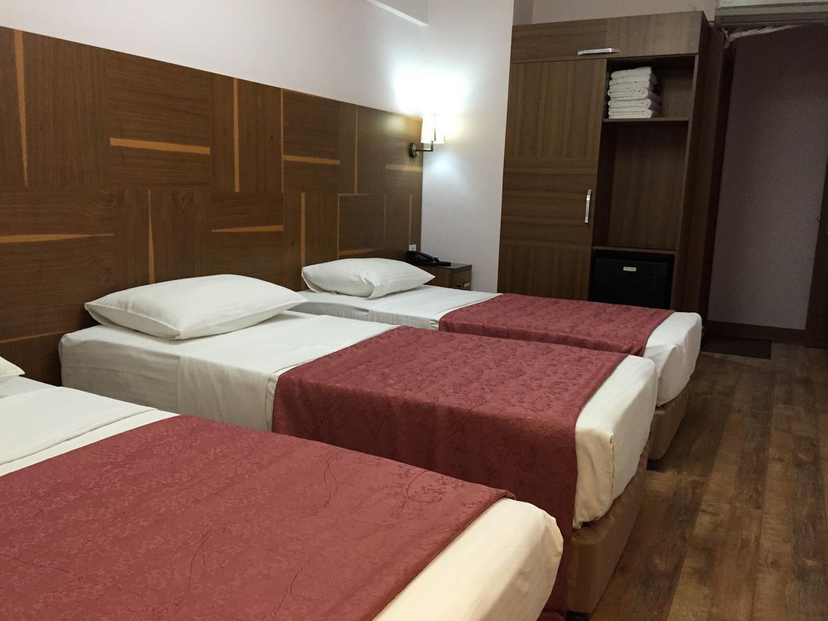 Liberty signa отзывы. Либерти гостиница. Malkoc Hotel 3* (Лалели). Venera Hotel Laleli 4 Турция Стамбул. Общежитие Либерти в Стамбуле.