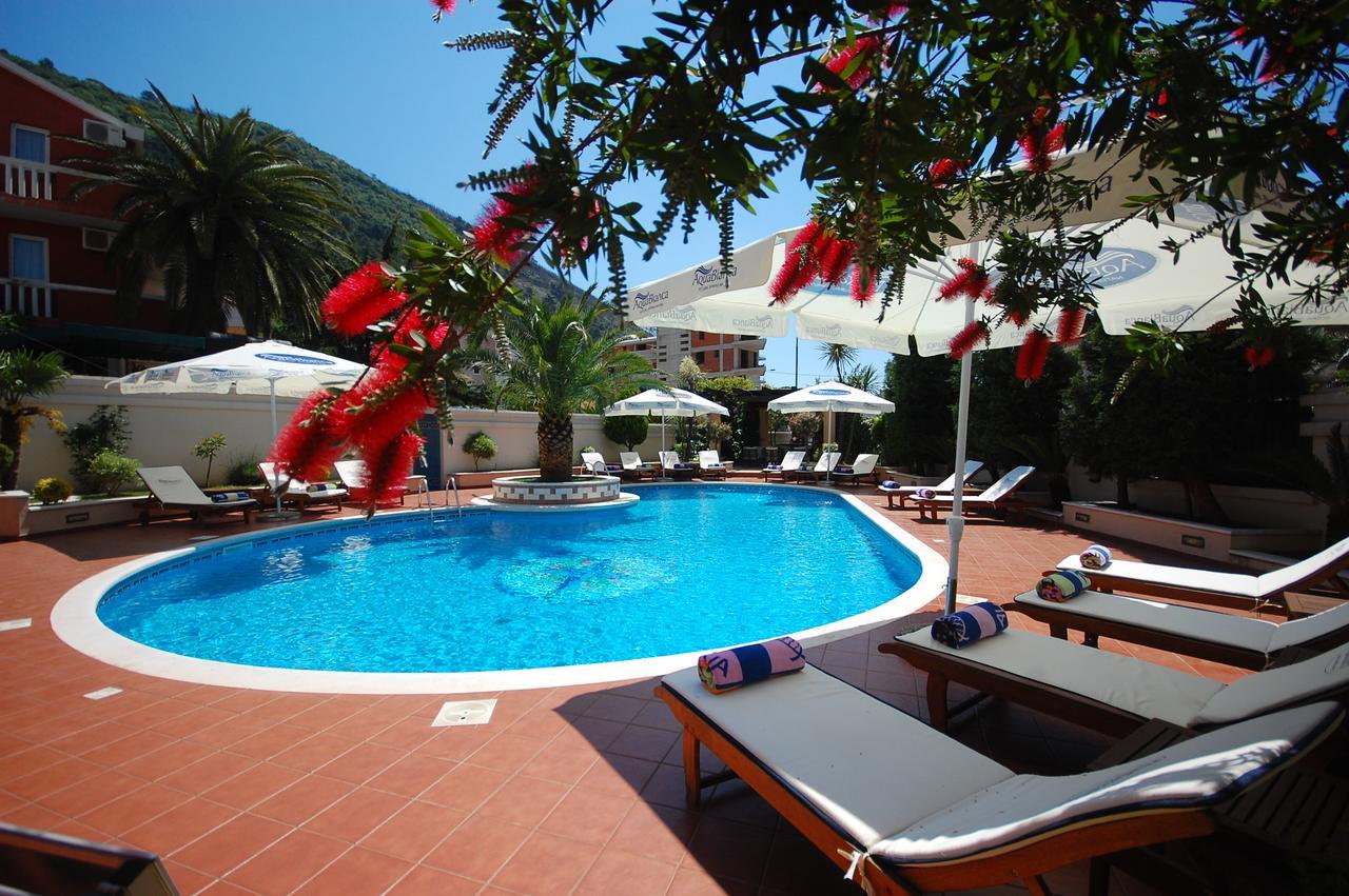 Budva 5 будва. макс отель 4. Hotel max hallet. Triton prestige 4*. макс престиж.