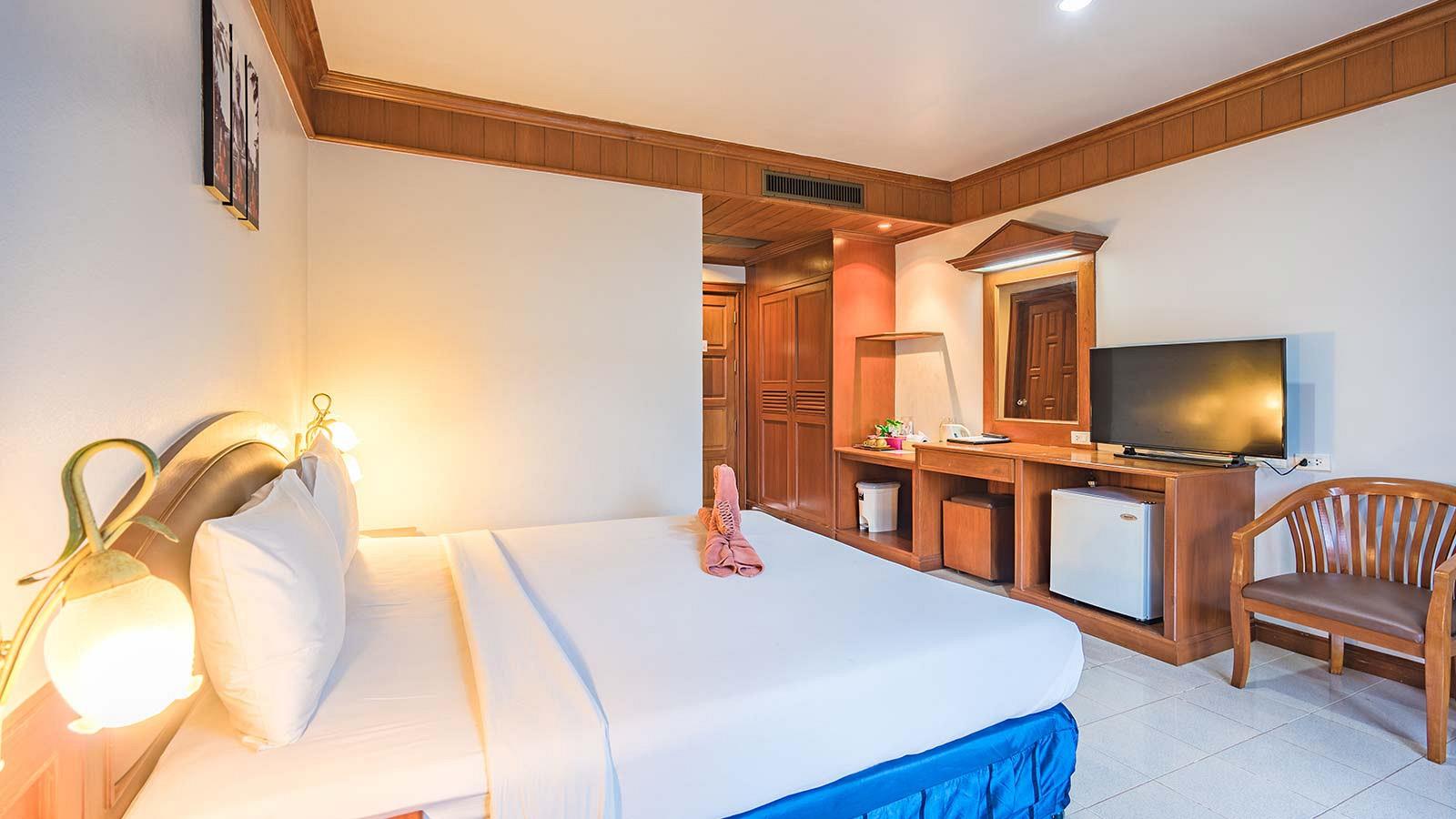 Safari Beach Hotel Patong Safari Deluxe Room. Grace Patong Hotel. Malina Patong Hotel. Fortune Pearl Hotel 3*.