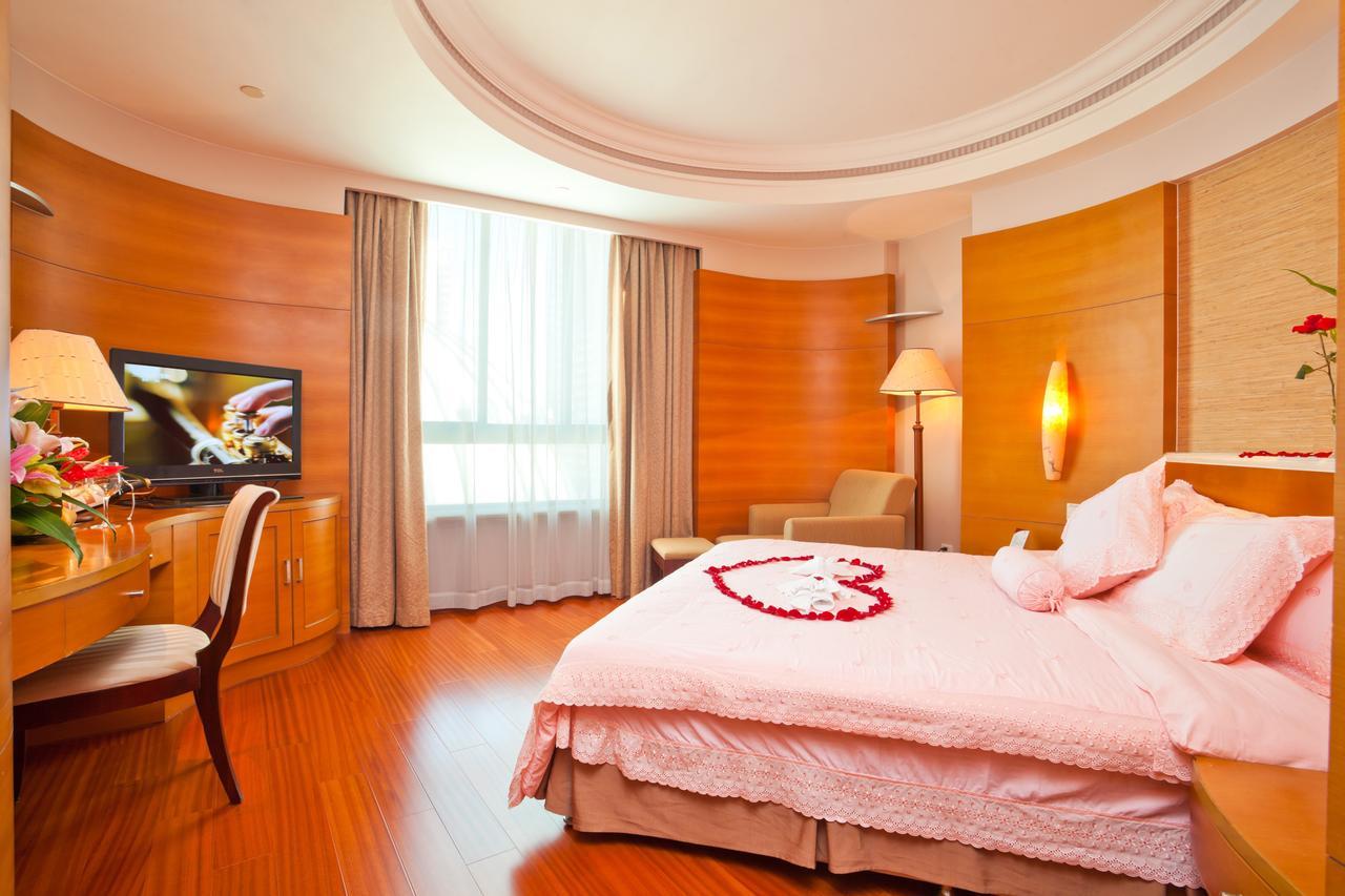 Jinjiang baohong hotel 4 дадунхай. Baohong Hotel Sanya 4. Sanya Jinjiang Baohong Hotel 4. Гостиница Баохонг Китай. Baohong Hotel (main building) 5*.