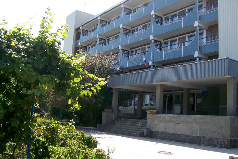 Дом отдыха в евпатории. Санаторий райское яблочко евпатория. Евпатория ул революции. Пляж гелиос евпатория. Ток евпатория.