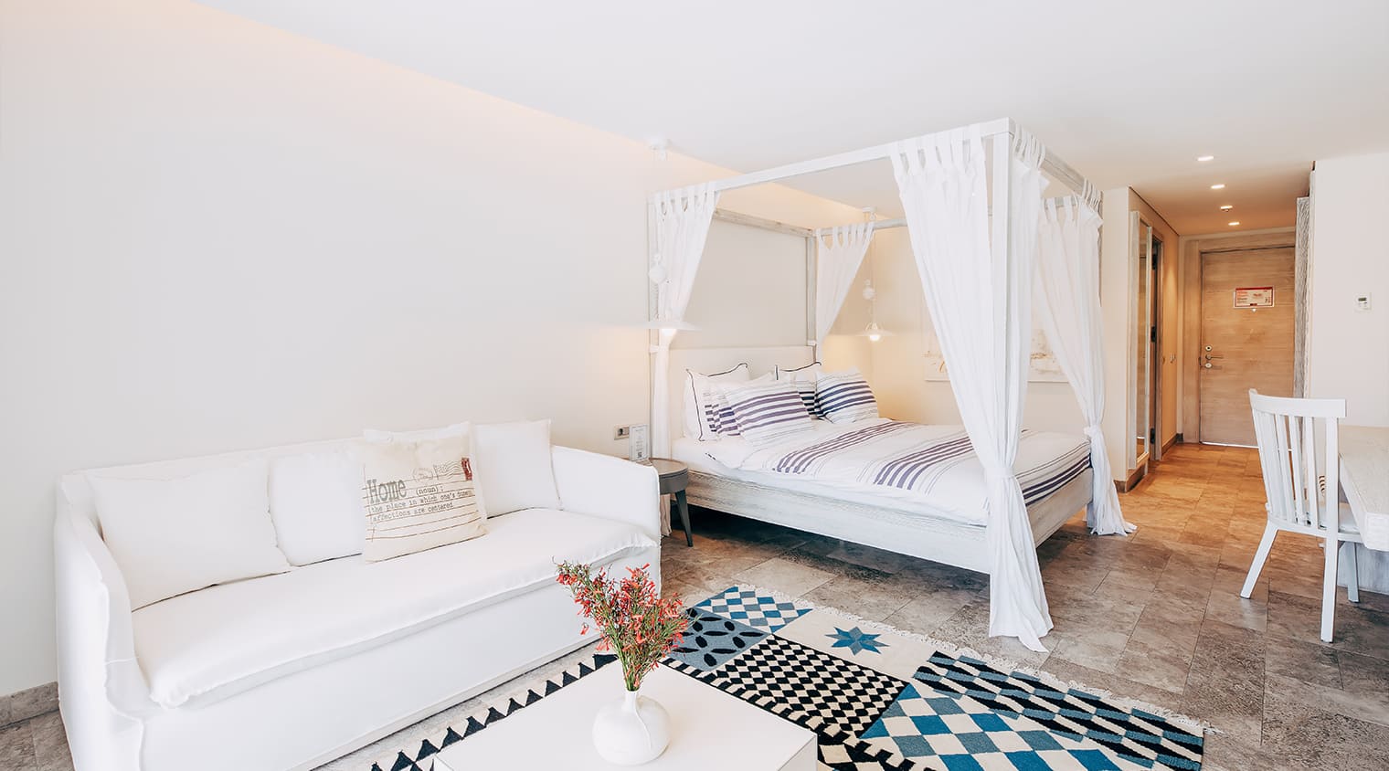 Deluxe room with pool access