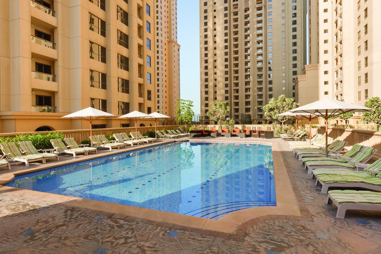 Ramada Hotel Dubai бассейн