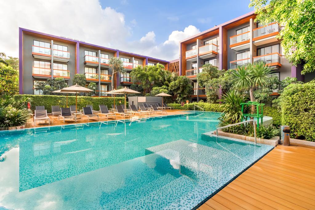 Патонг пхукет отзывы. Пхукет Патонг Бич отели. Holiday Inn Express Phuket Patong Beach Central. Central Phuket Patong. Холидей ИНН экспресс Пхукет Патонг.