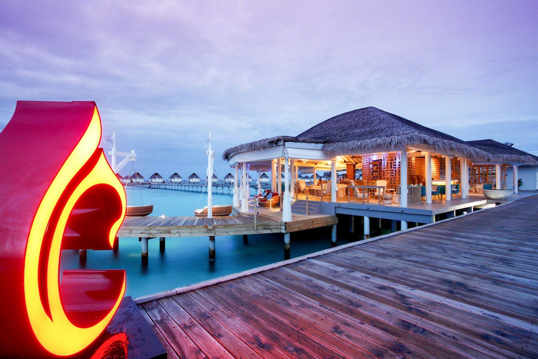 Centara grand island resort. Centara Grand Island Resort & Spa. Centara Grand Maldives. Centara Grand Resort & Spa Maldives. Grand Centara Мальдивы Мальдивы отель.