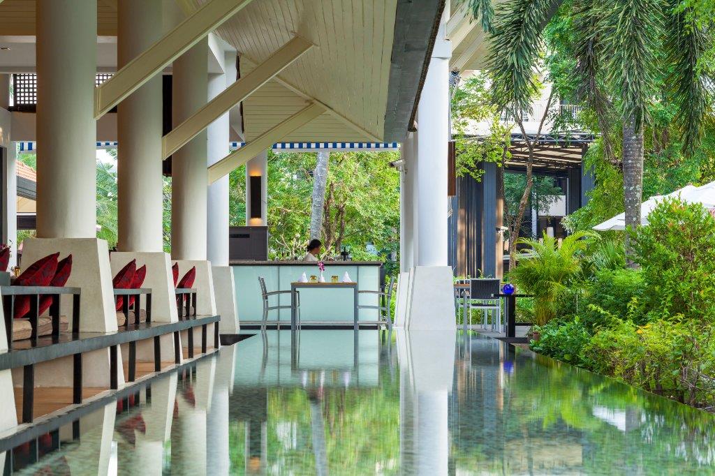 Пхукет карон centara. Centara caron resort phuket. Ресорт пхукет карон бич. Ресторан с лотосами пхукет. Centara karon 4*.