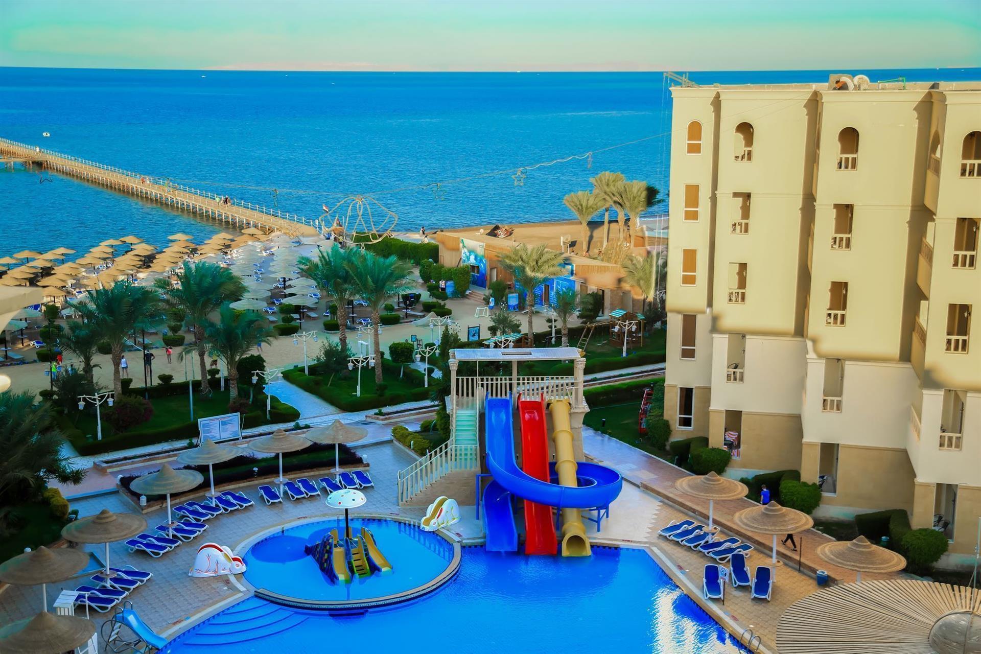 Египет amc royal hotel spa. AMC Royal Hotel (ex. AMC Azur Grand Resort) 5*. AMC Royal Hotel 5 Хургада. Отель АМС Роял Хургада Египет. Египет отель АМС Роял Хургада 5.