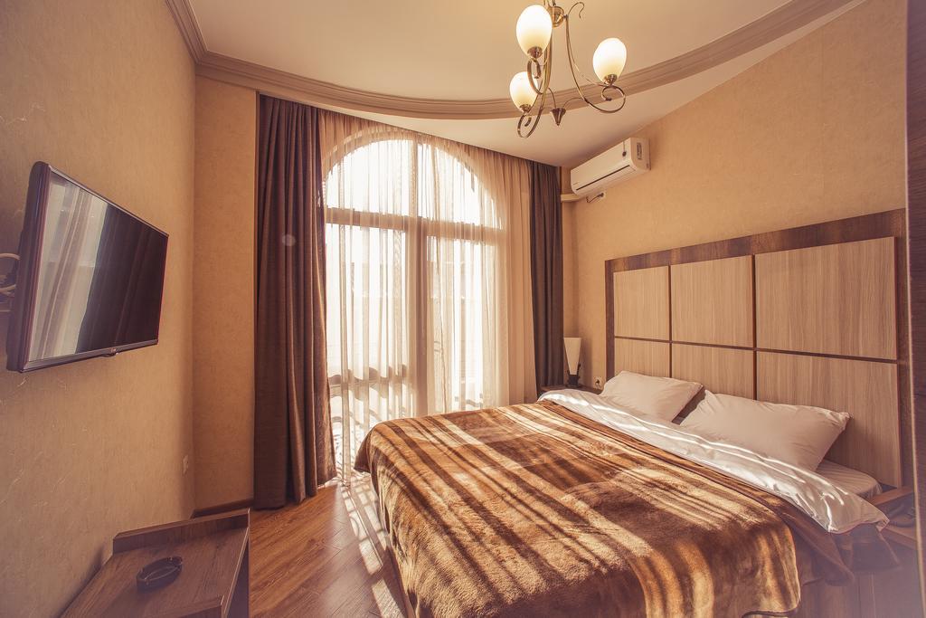 Royal georgia 3. Royal Venezia 3 Батуми. Отель Роял Венеция Батум открытие. Royal Hotel Batumi. Бани Роял Венеция Батуми.